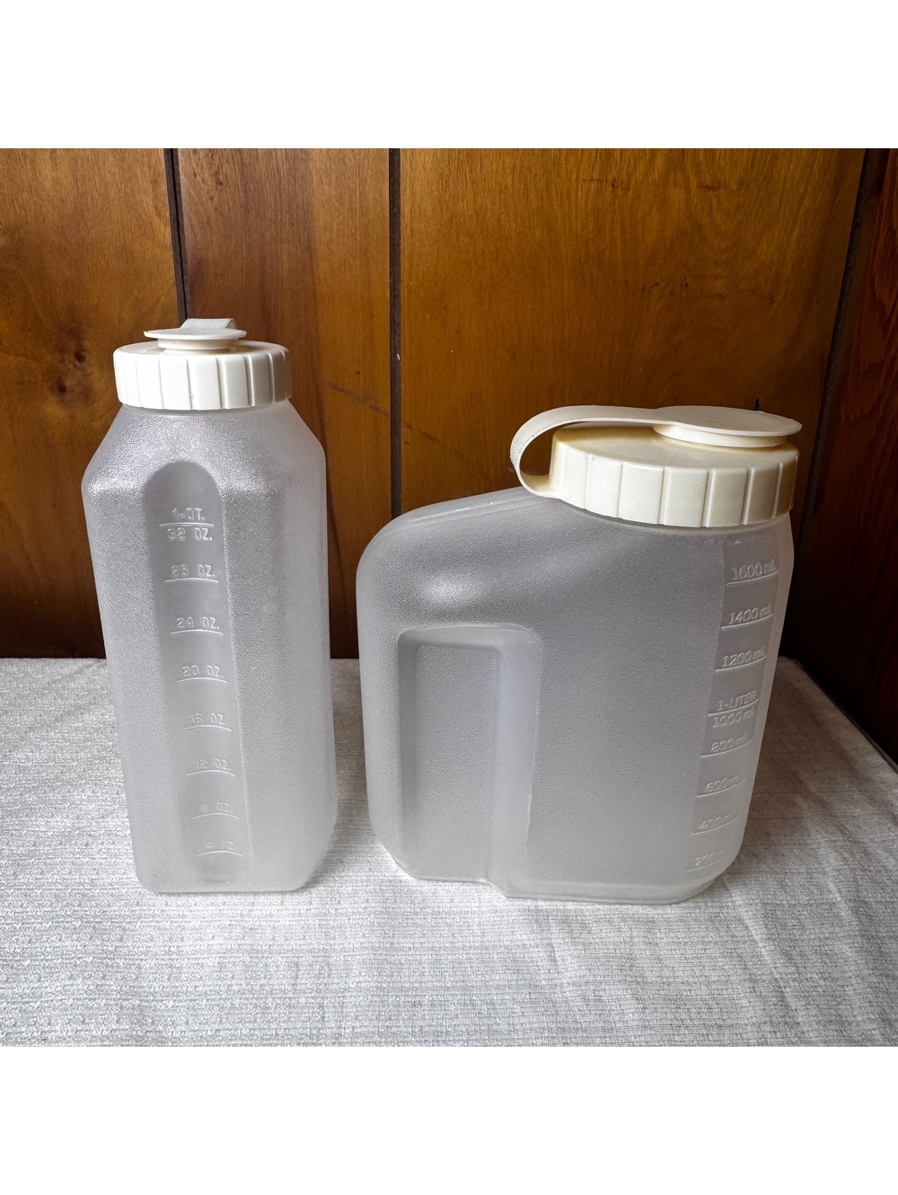 Vintage Rubbermaid Measuring Set 1 Liter & 1.75 Quart Frosted Plastic Containers - Picture 2 of 4